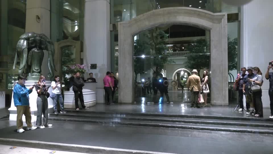 Video of Bangkok hotel where police say six found dead