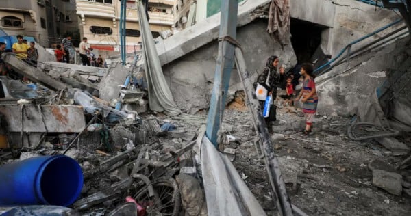 Israel bombards central Gaza as tanks advance deeper in Rafah