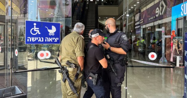 Israeli soldier killed in mall stabbing attack
