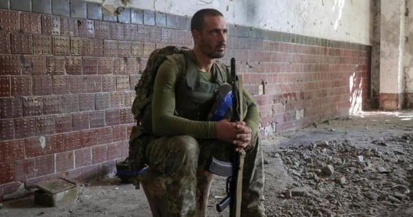 Ukrainian ex-convicts seek second chance in army service