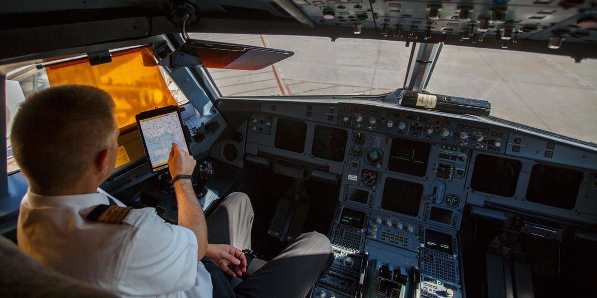 Fainting, heart attacks, and death. How pilots handle medical emergencies in midair.