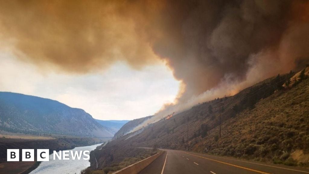 Wildfires force 25,000 to evacuate Canadian town