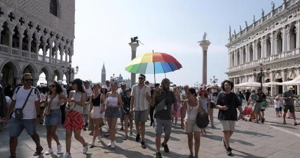 New tourist limits get warm welcome in Venice