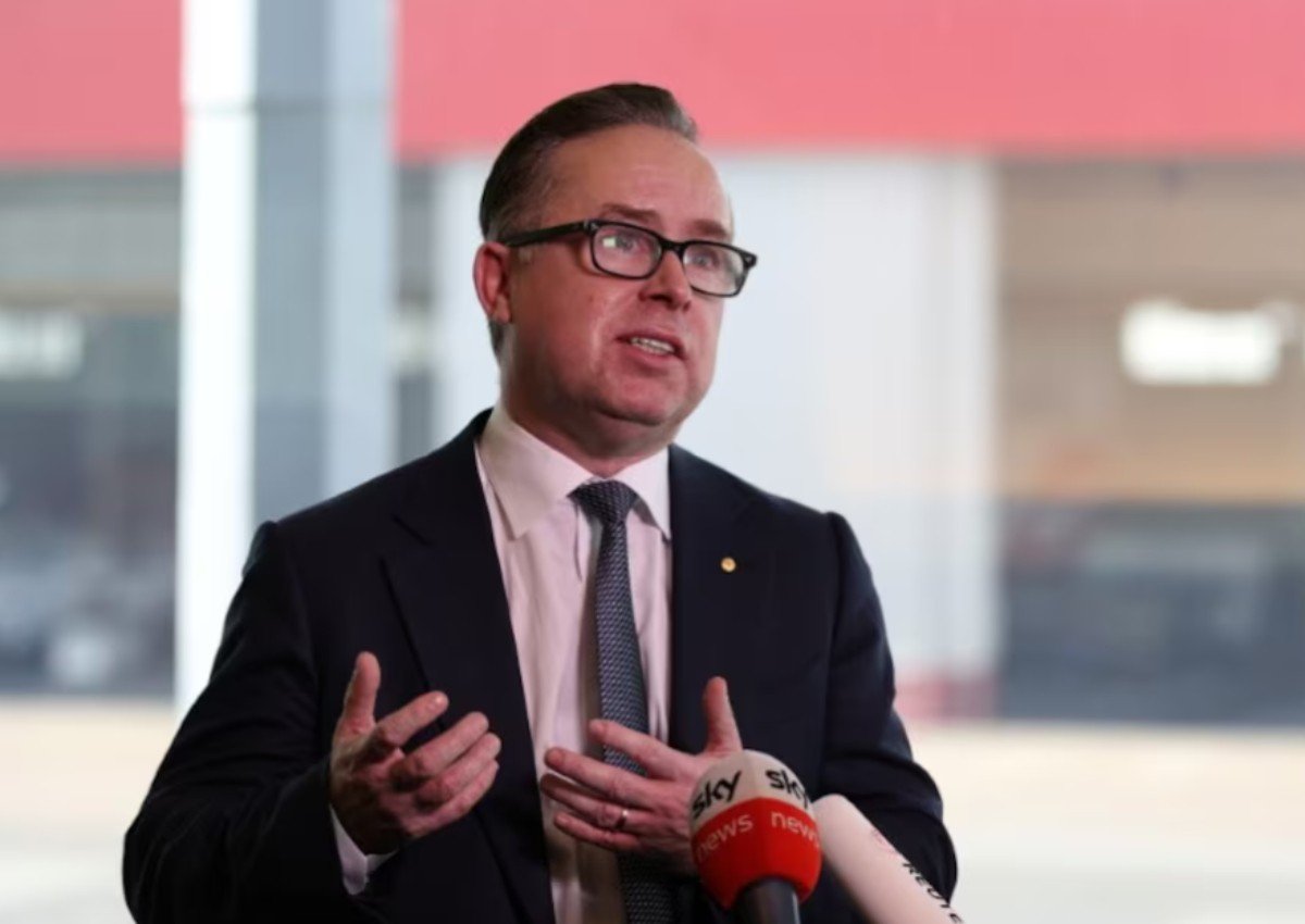 Qantas slashes former CEO's exit pay after damning governance report