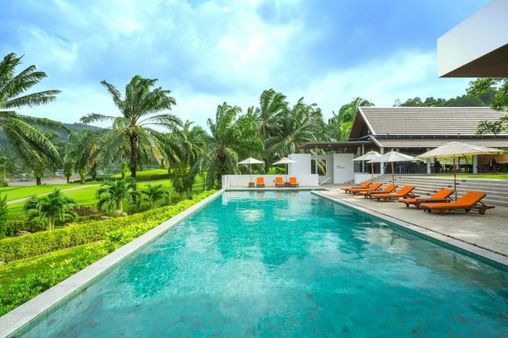 Phuket self-packaged 10-night holiday at a 4⭐️ golf resort