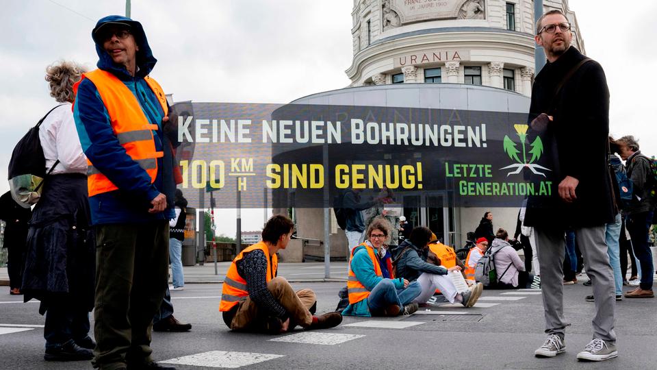 De kalder sig den sidste generation før klimakrisens kollaps. Nu opgiver de kampen