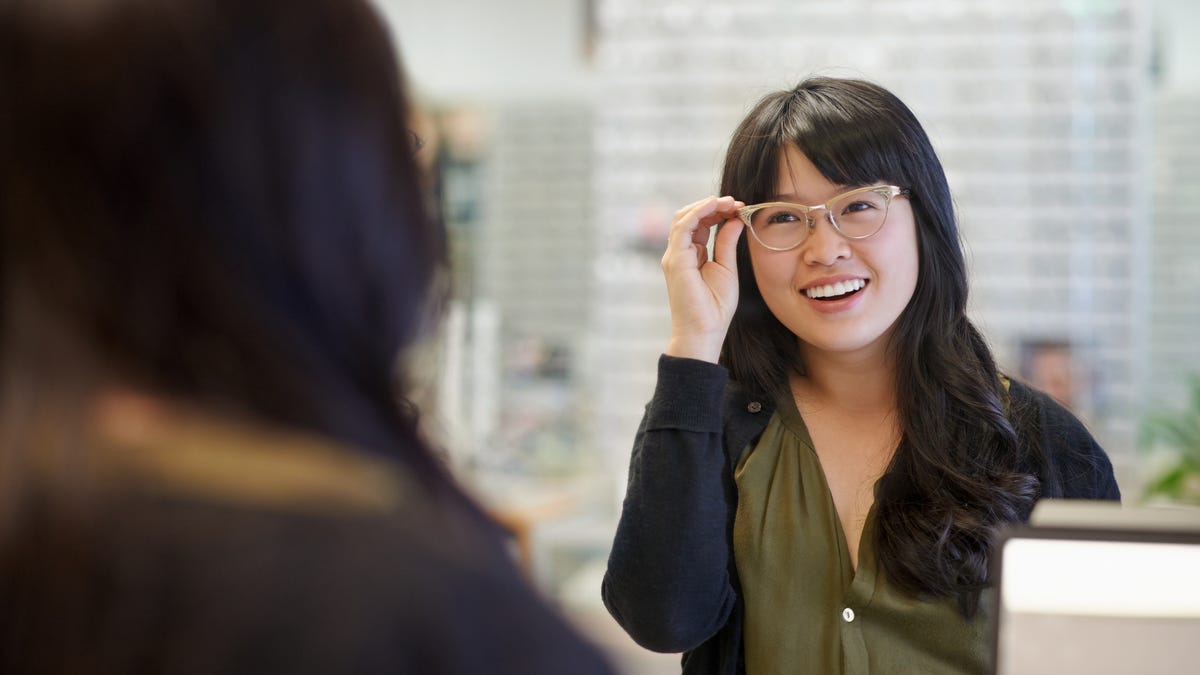 How to Pick the Best Glasses for Your Face Shape and Skin Color