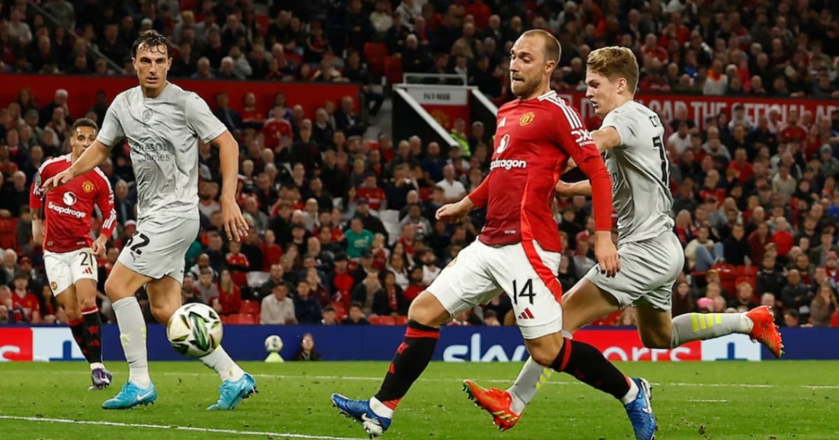 Manchester United put 7 goals past Barnsley to progress in League Cup