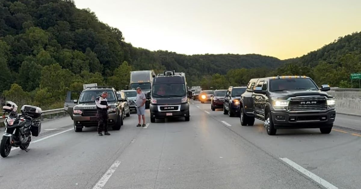 Shooter at large after wounding at least 7 along US Kentucky highway