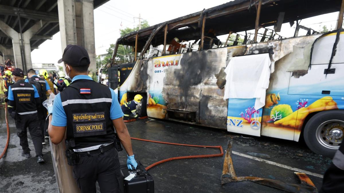 muertos al incendiarse un autobús escolar en Bangkok