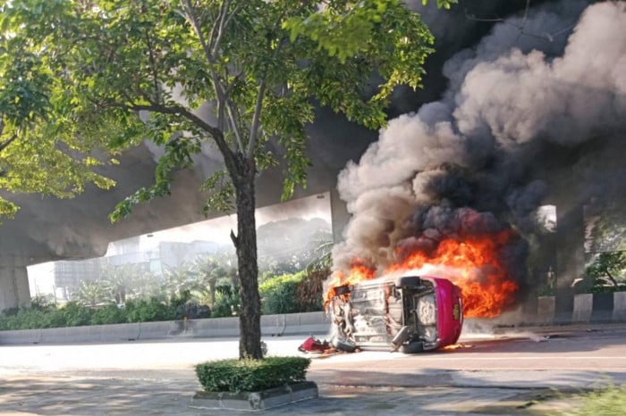 Bangkok taxi fire injures five