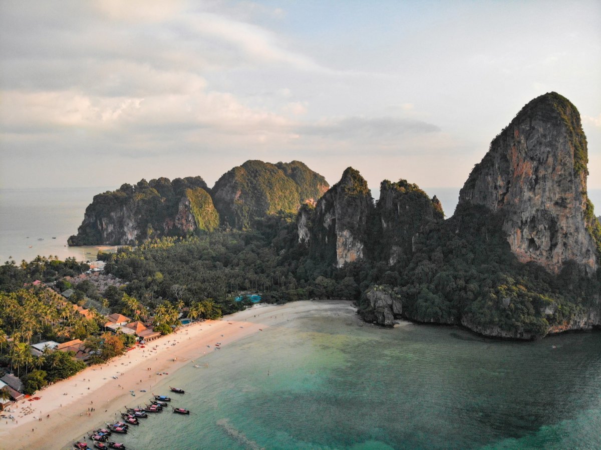 Zájezd na Krabi do 4* resortu přímým letem z Brna. Zájezd od 21 990 Kč