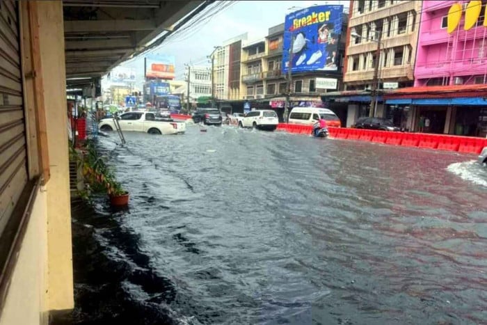 South on alert as heavy rain poses flood risk