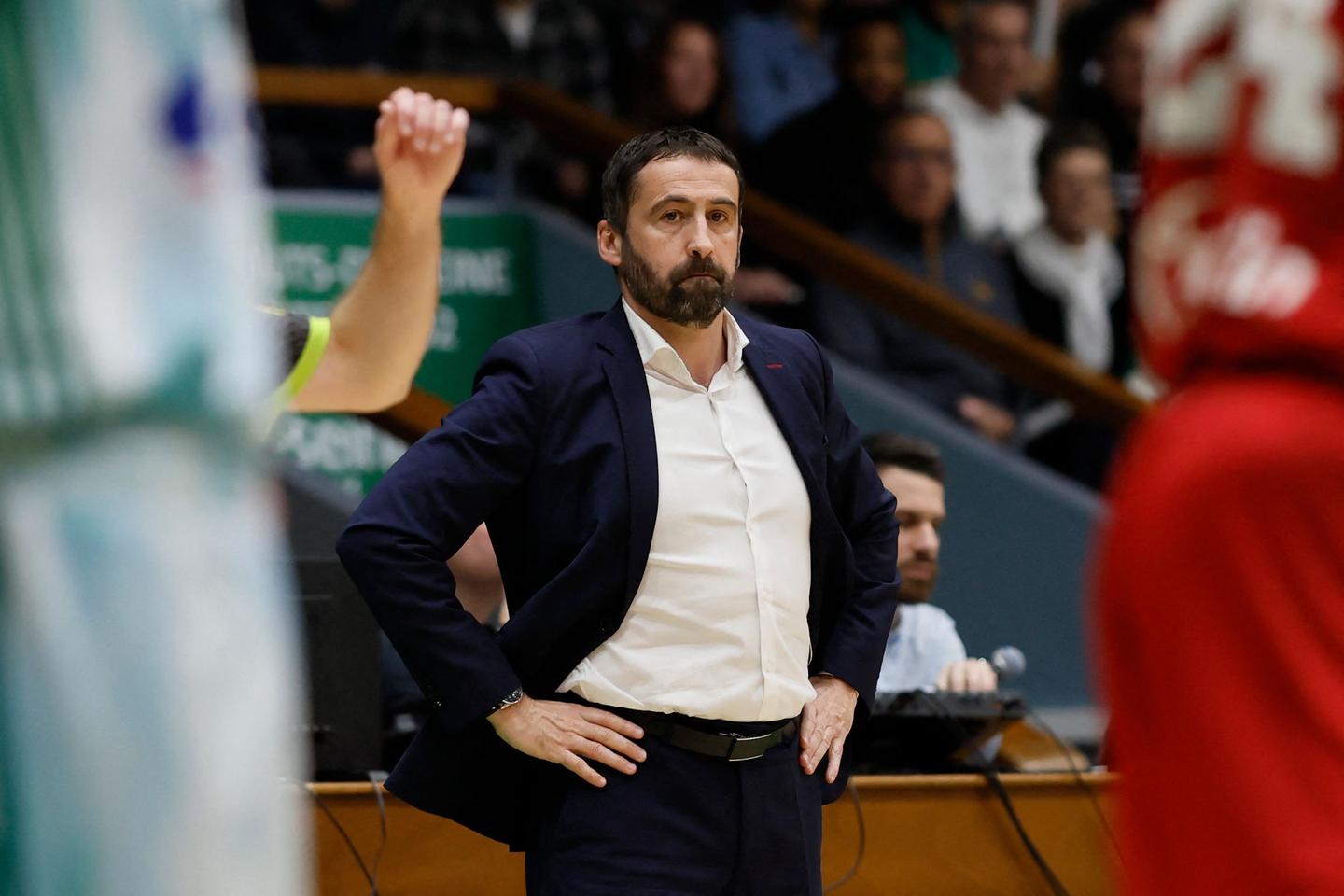 Frédéric Fauthoux, un nouvel entraîneur qui « rêve de basket total » à la tête des Bleus