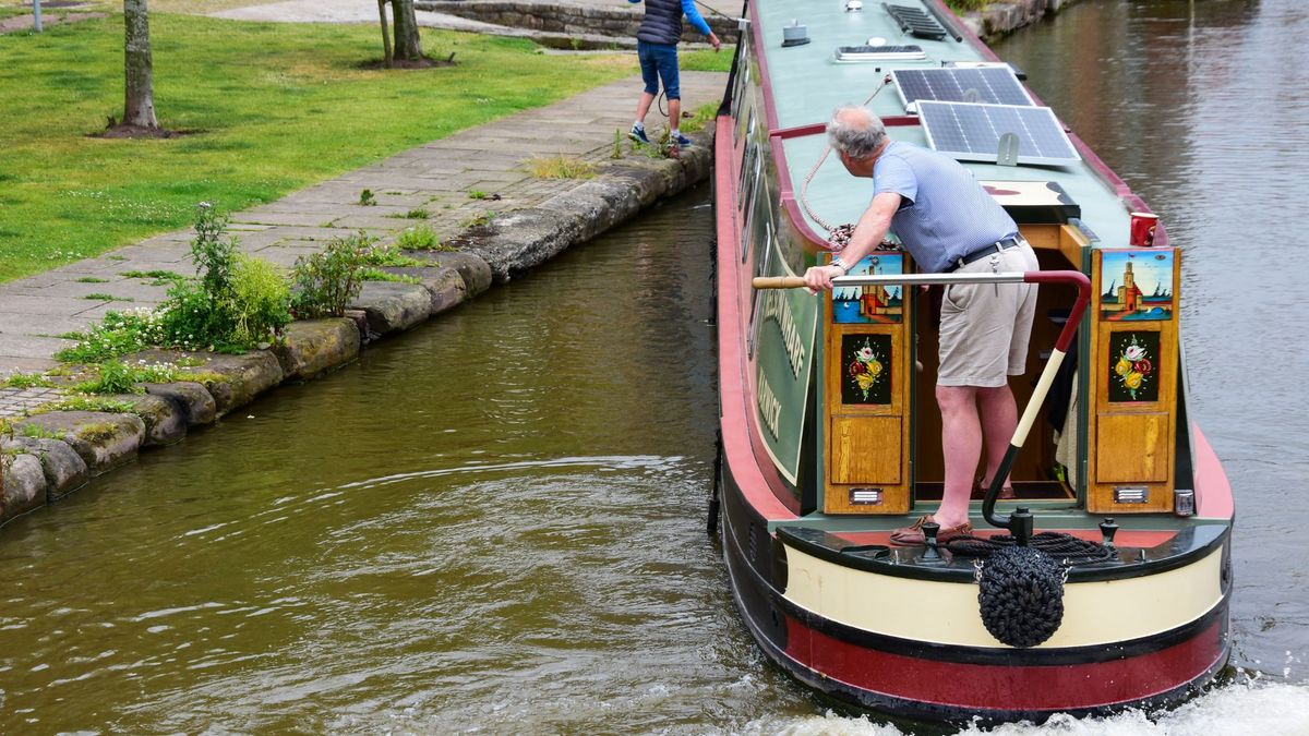 A narrowboat journey across England