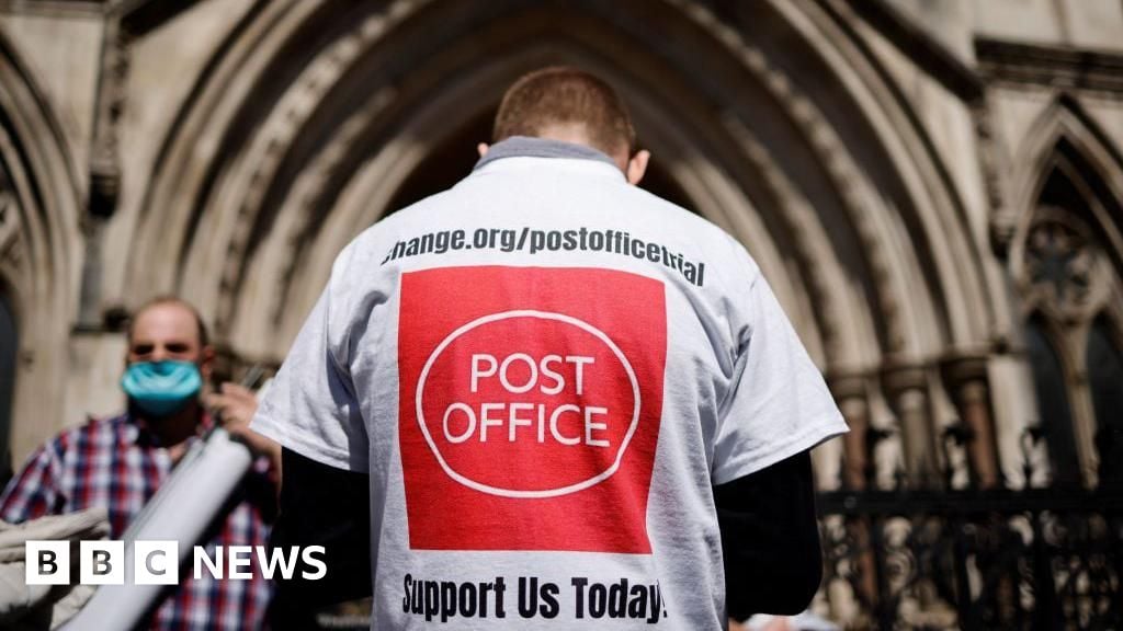 Ministers explore handing Post Office to sub-postmasters