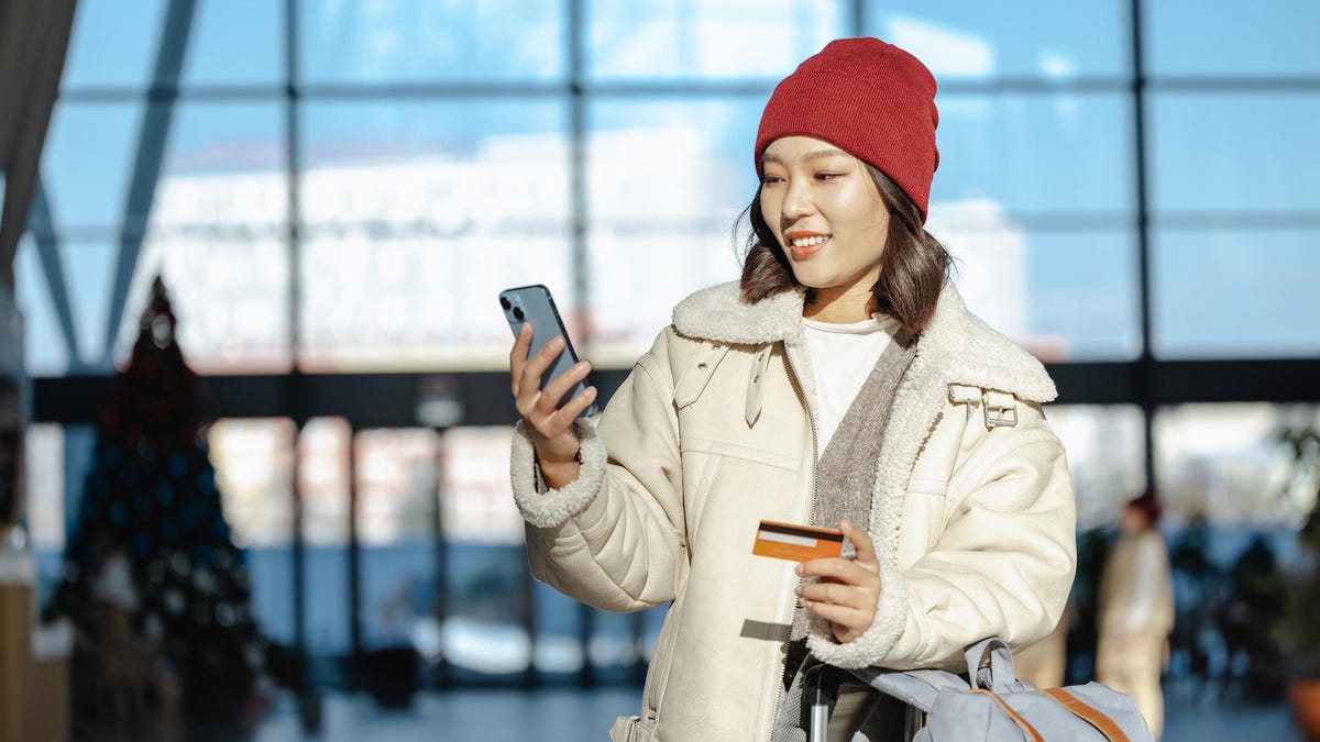 Traveling Is Stressful Enough. Here's How to Avoid Roaming Phone Charges