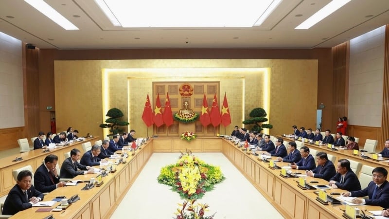 China's Premier Li talks trade in Vietnam despite differences over South China Sea 