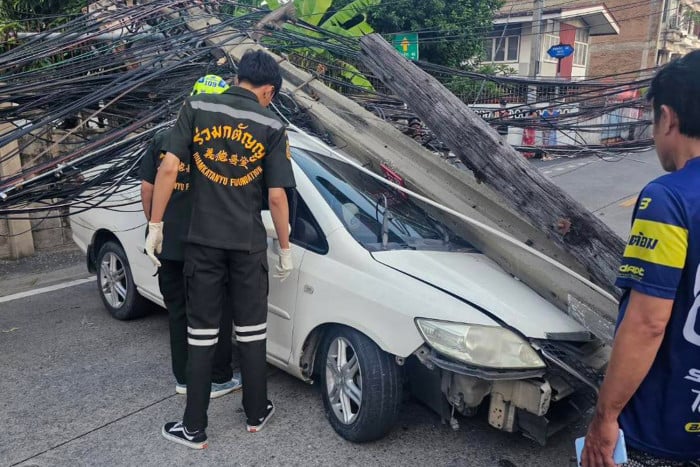 Car crash topples 10 power poles in Bangkok