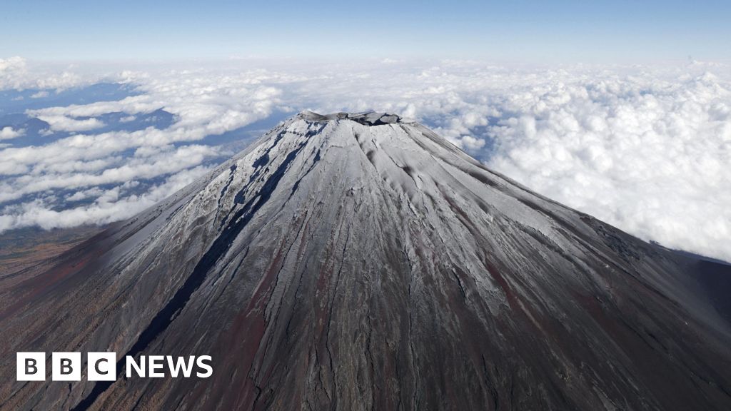 Snow back on Mount Fuji after longest absence