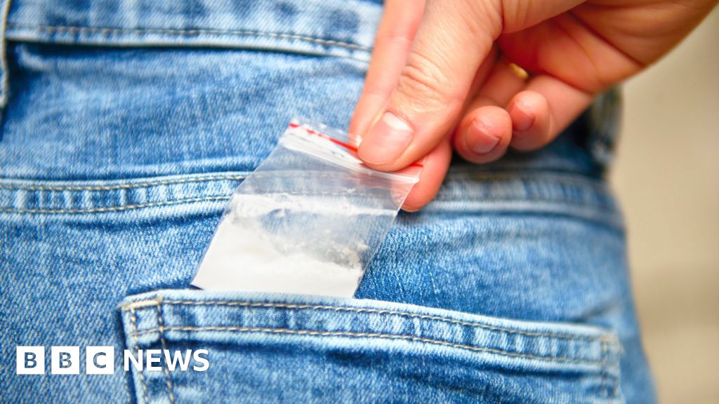 Cocaine use fuels record high in drug deaths