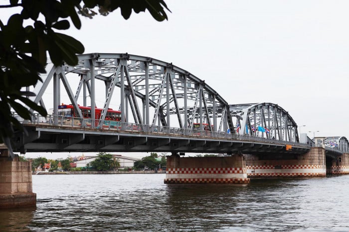 Boy, 12, praised for rescuing drowning girl, 17, in Bangkok