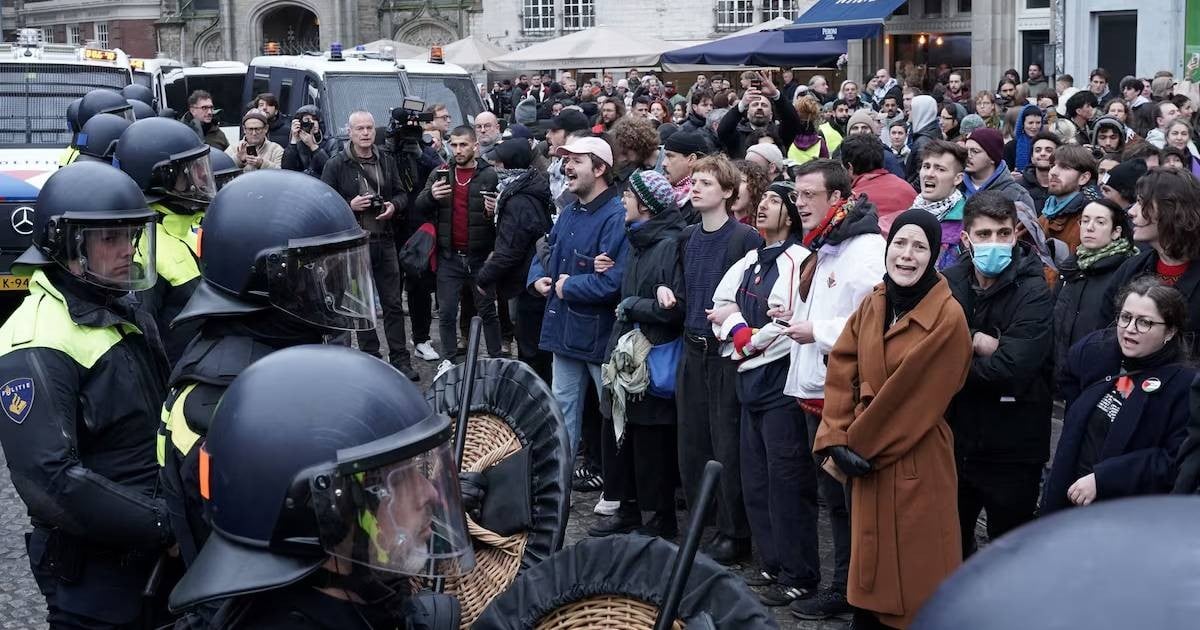 Police detain pro-Palestinian protesters defying Amsterdam ban