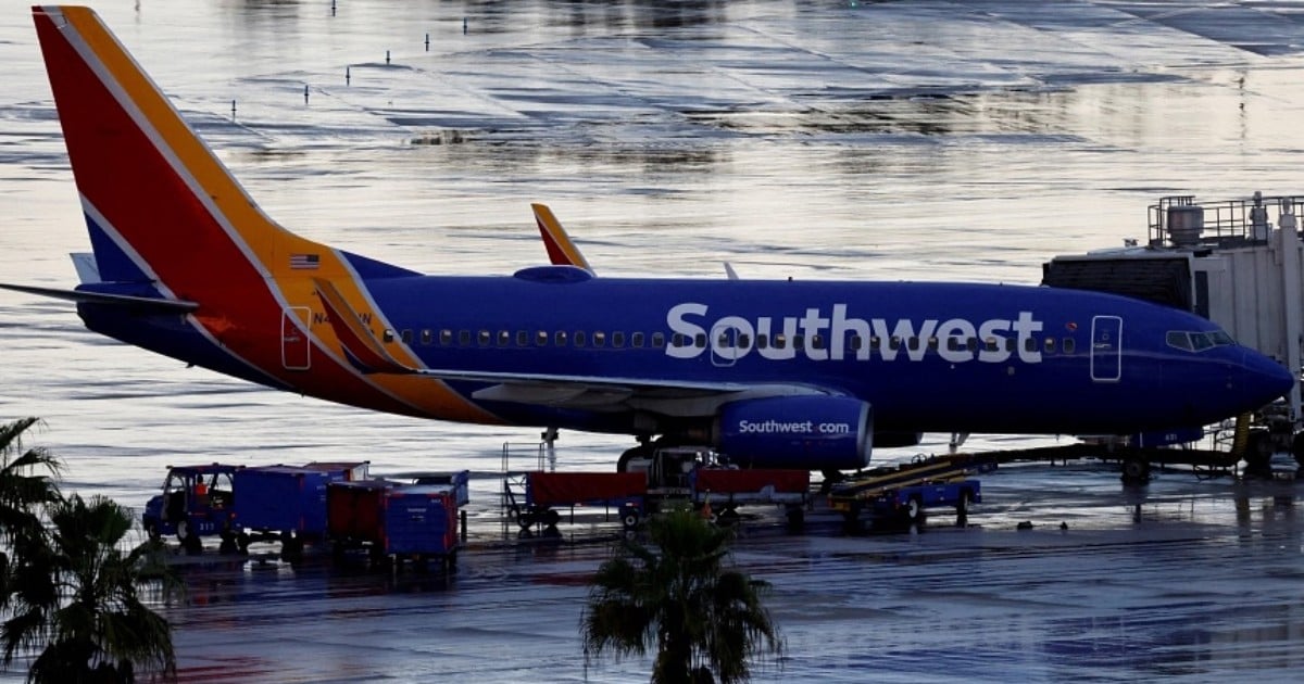 Southwest Airlines plane struck by bullet before departure in Dallas