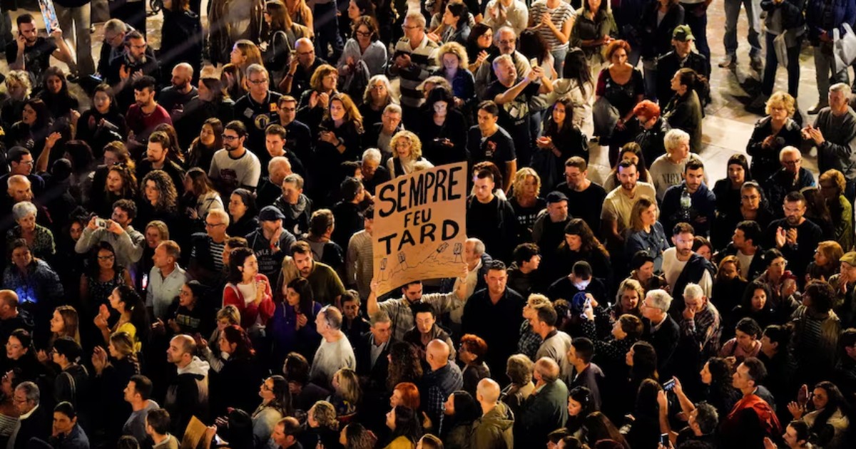 Thousands protest over handling of Spanish flood disaster