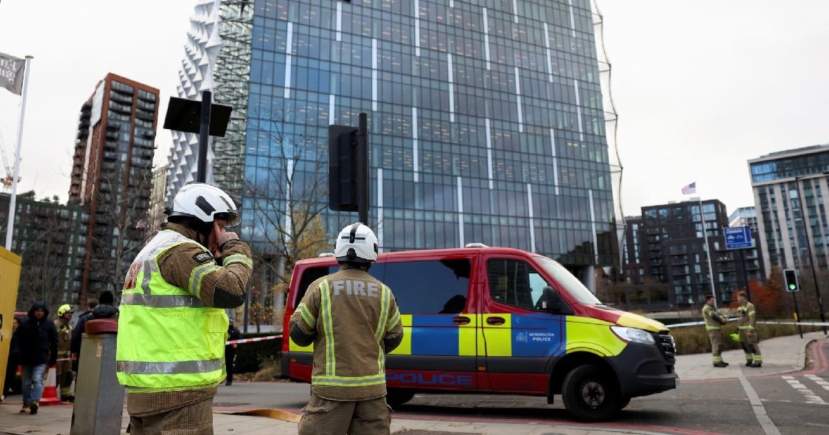 US embassy in London reopens after suspicious 'hoax' item found