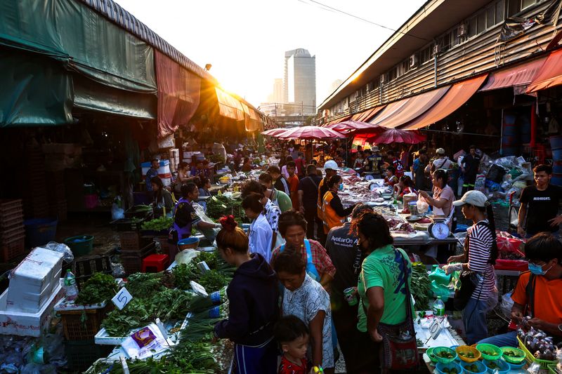 Thai consumer confidence rises in November