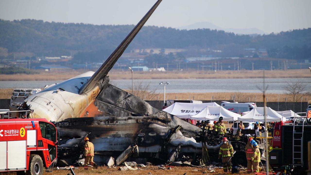 Offenbar nur zwei Überlebende nach Flugzeugunglück in Südkorea