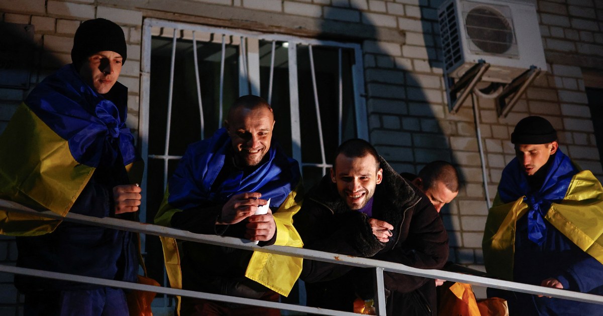 Scores of Ukrainian and Russian POWs head back home after swap