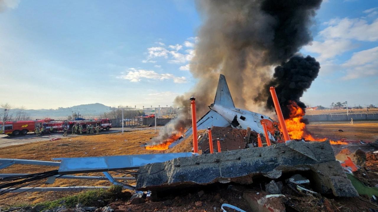 Flugzeug mit 181 Menschen an Bord in Südkorea verunglückt