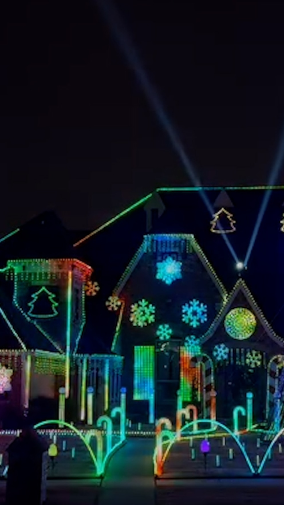 WATCH: 'Wicked' Christmas light show defies our holiday expectations